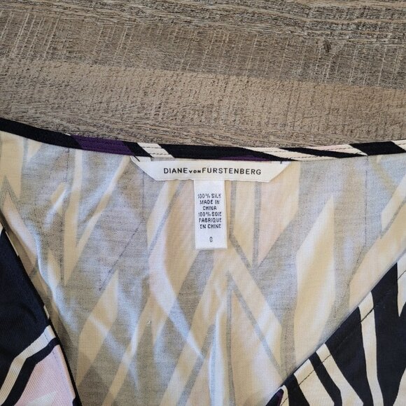 DIANE VON FURSTENBERG | Silk Geometric Dress | Sz. 0 - Picture 3 of 5